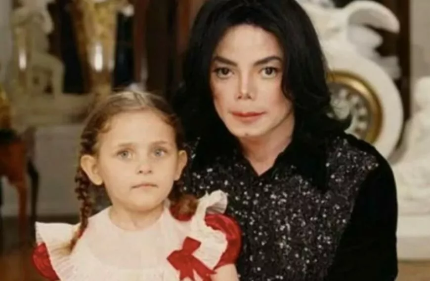 “De opvallende transformatie van de dochter van de King of Pop: Een kwestie van reïncarnatie of puur toeval?”