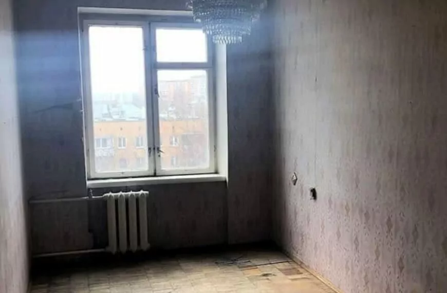 “Mijn vrouw en ik kochten een ‘lelijk’ appartement van een gepensioneerde en hebben het in slechts zes maanden tijd volledig getransformeerd!”