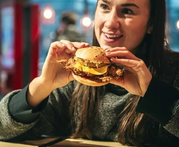 Dit zijn het aantal calorieën per type fastfood, van kapsalonnetje tot Big Mac