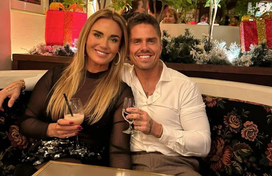 Monique Westenberg deelt foto van haar zwangerschapsbuikje