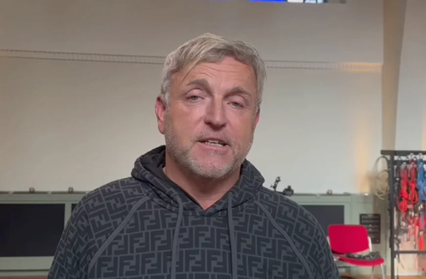 Vreselijk nieuws: ”Gordon (56) is van balkon gesprongen”