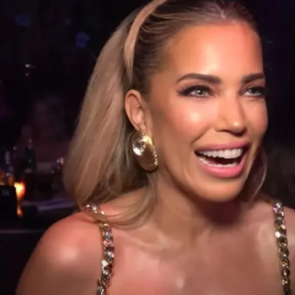 OPHEF OVER KERSTFOTO SYLVIE MEIS: “DIT IS TOCH GEEN PASSENDE POSE”