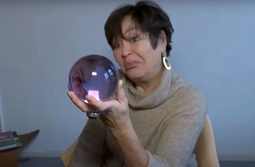 ZIEN: MEDIUM LIESBETH KOMT MET ONRUSTWEKKENDE VOORSPELLING VOOR 2025