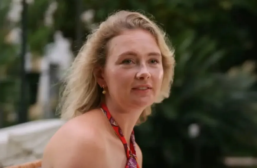 MAXIME MEILAND BRENGT TEMPERATUREN OMHOOG MET OPVALLENDE KERSTOUTFIT