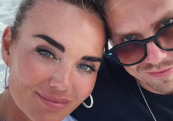 Horrorvakantie voor André Hazes en Monique: “We willen meteen naar huis!” 😨✨