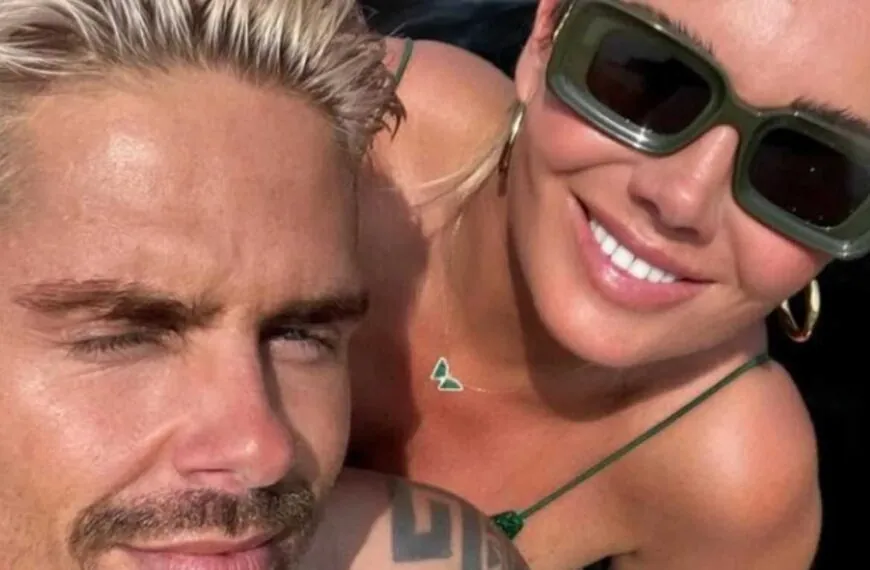 Gedurfd: André Hazes post foto Monique in mini bikini!