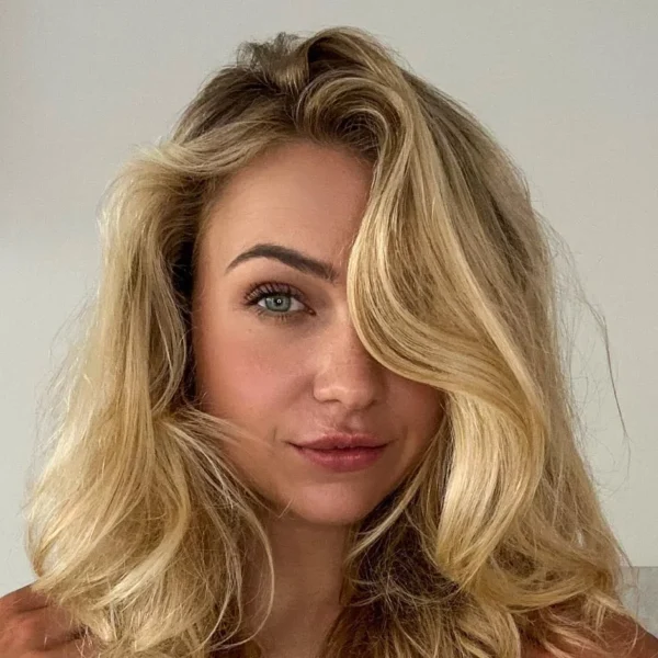 De eerste beelden: 25-jarige Joy Beune compl&eacute;&eacute;t uit de kleren voor Playb0y!