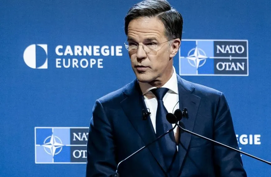 ⚠️ NAVO-baas Rutte waarschuwt: ‘Meer geld voor defensie, anders Russisch leren!’