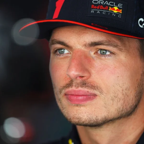Er gaat een héél bizar gerucht rond over Max Verstappen 😱