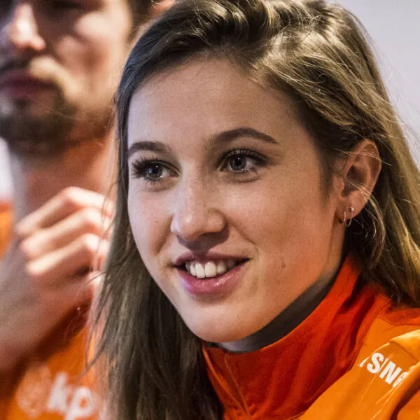 ´Suzanne Schulting ging vreemd met andere schaatser´