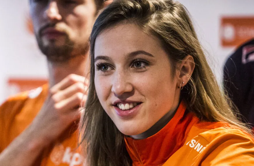 ´Suzanne Schulting ging vreemd met andere schaatser´