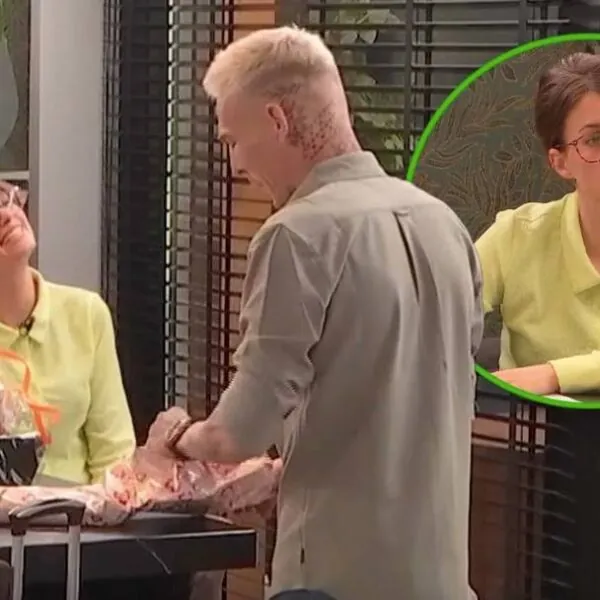 Lang Leve de Liefde-Julia schokt zowel kijkers als Angelo met het cadeautje dat ze meegebracht heeft