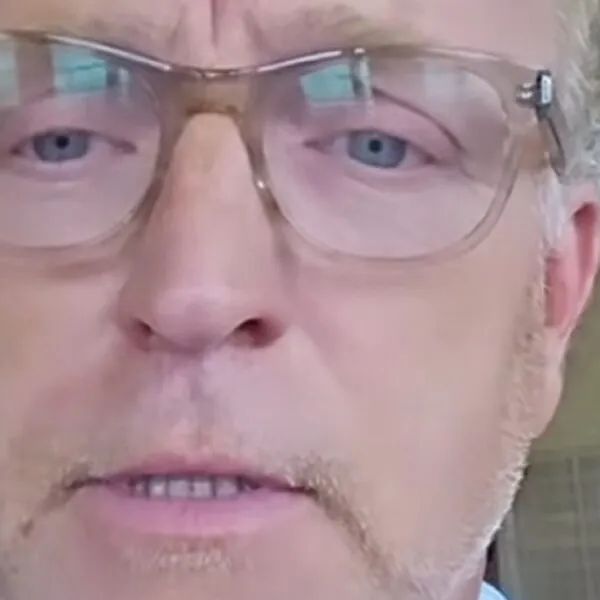 Gordon uit woede op personeel: ‘Gordijntjes voor de ogen!’