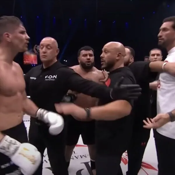 Jamal Ben Saddik geeft Rico Verhoeven een keiharde beuk 😱