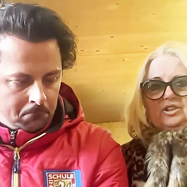 Moeder Mike wordt snoeihard afgefikt door Shownieuws panel: “Dit zegt alles!” 🫣🔥