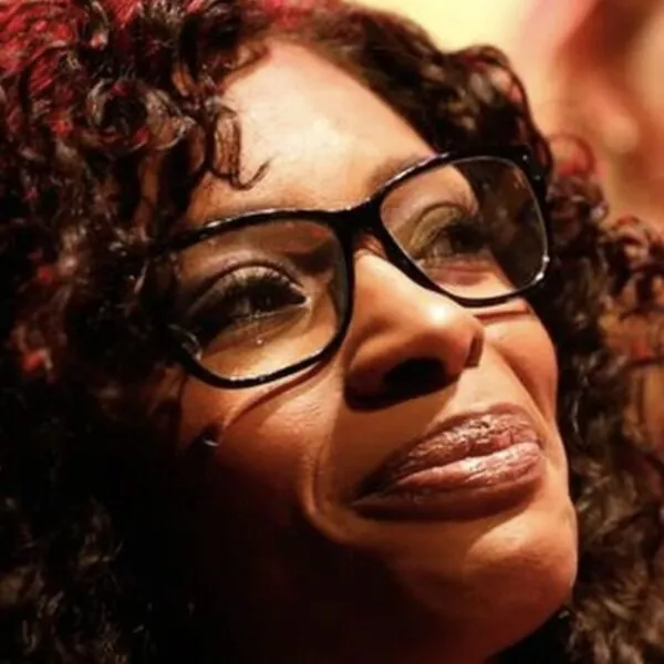 Zorgwekkend nieuws over de gezondheid van Sylvana Simons – Fans in grote angst 😔