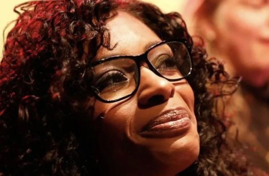 Zorgwekkend nieuws over de gezondheid van Sylvana Simons – Fans in grote angst 😔