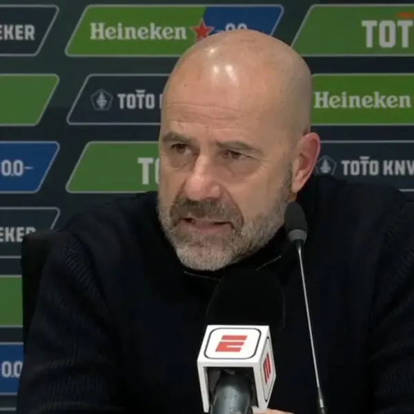 Peter Bosz haalt uit: ‘Ajax komt hier vaak mee weg’ 😱 ⚠️ ‘in Amsterdam zou het anders zijn’