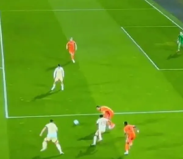 Oranje-kijkers gaan los op één speler: ”Incapabele clown”