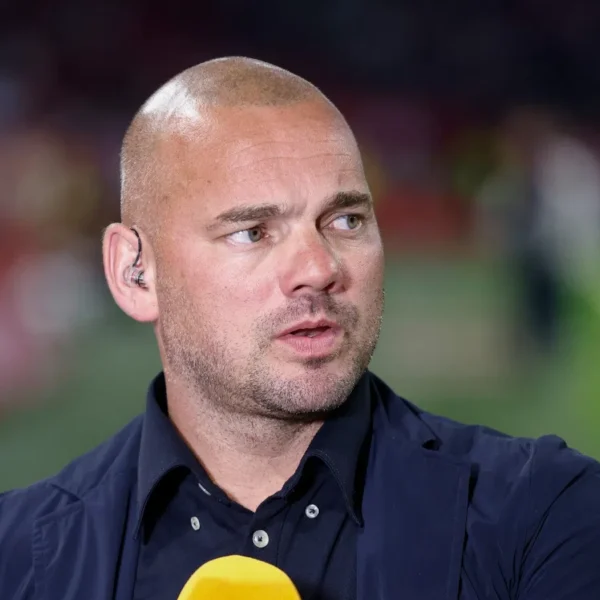 Wesley Sneijder haalt snoeihard uit: ´Jullie moeten je allemaal kapot schamen, echt waar!´