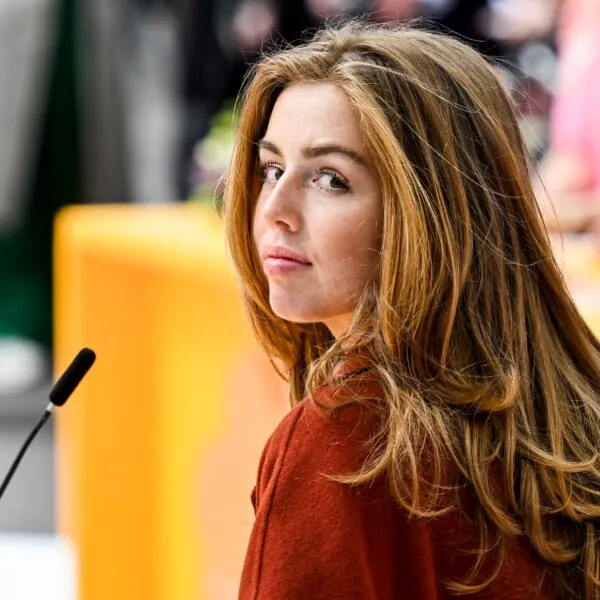 Video gelekt waarin Prinses Alexia met andere jongedame zoent: ‘Dat is Alexia!’