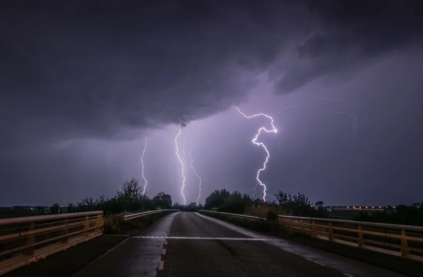 Hagel en onweer op komst: Hier gaat het straks helemaal los