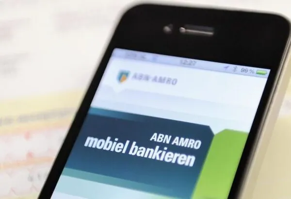 Megastoring bij de ABN-AMRO: Niemand kan bij zijn geld
