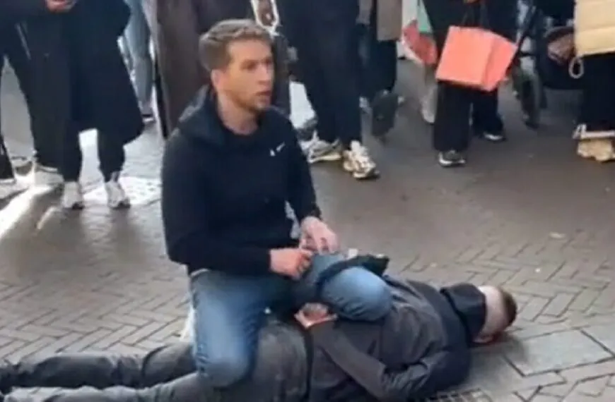 Beelden opgedoken van held die messentrekker van de Dam in Amsterdam overmeestert op straat!