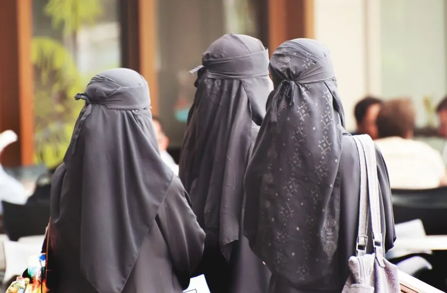 Moslimjongeren overwegen massaal vertrek uit Nederland: Dit is de reden