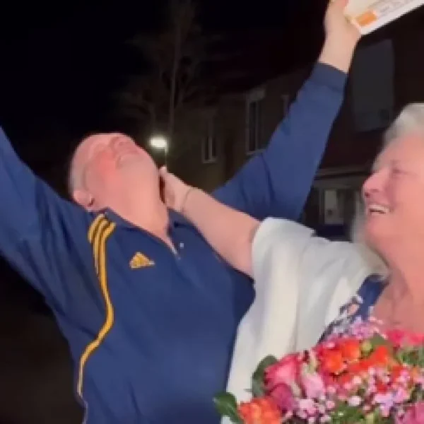 Dronken Miljoenenjacht-buurman wint flink bedrag en gaat helemaal los