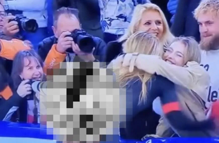 Cameraman bij schaatsen krijgt kritiek vanwege iets teveel inzoomen op achterwerk van Jutta Leerdam!