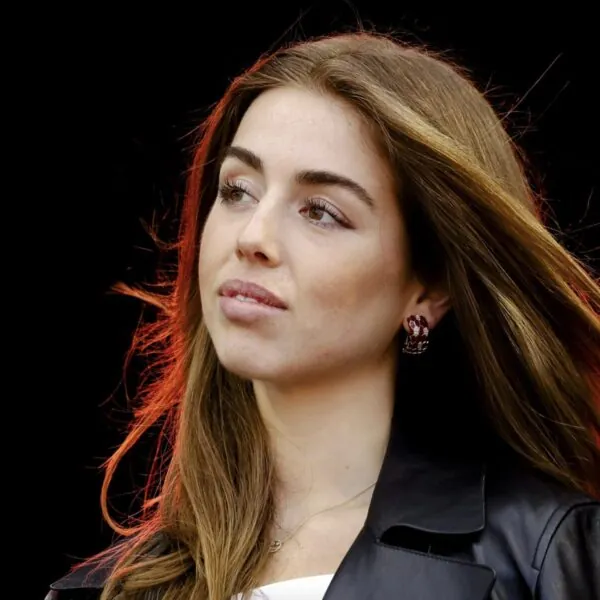 Het internet ontploft door looks van Alexia in een wit topje op Koningsdag