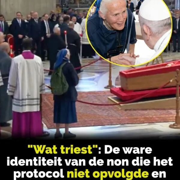 De non die het protocol brak bij de doodskist van paus Franciscus