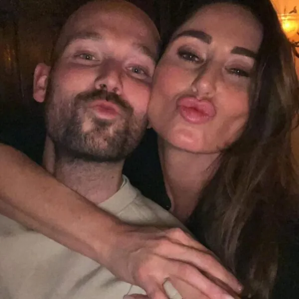 MAFS-Femke bevestigt haar relatie met expert Lennart
