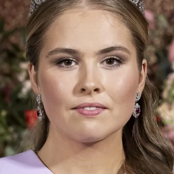 Amalia heeft een bijna 10 jaar oudere nieuwe vriend en dat is een hele bekende