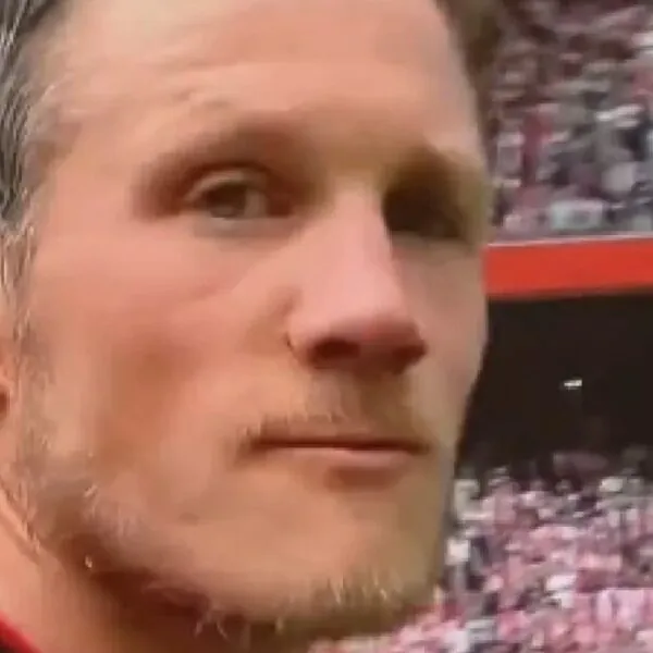Hondsdolle Wout Weghorst verliest zelfbeheersing en haalt uit naar camera