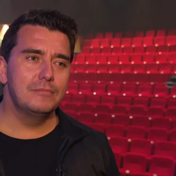 Jan Smit moet per direct vertrekken bij De Toppers en worden vervangen door deze zanger