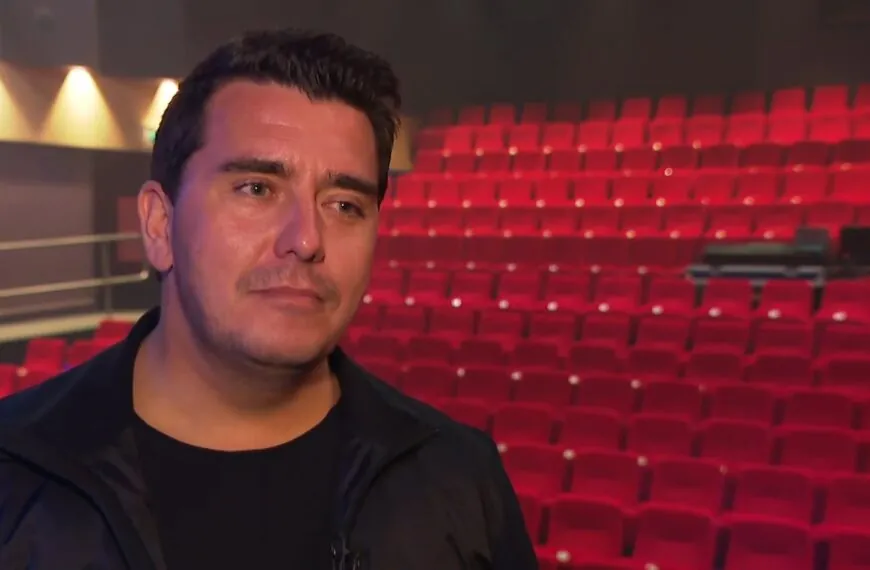 Jan Smit moet per direct vertrekken bij De Toppers en worden vervangen door deze zanger