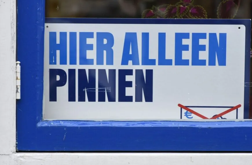 Breaking: Zes grote winkelketens met duizenden filialen stoppen met het aannemen van contant geld