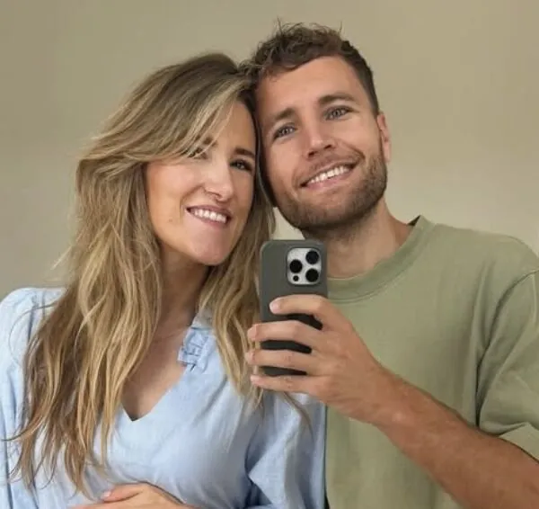 PRACHTIG: Suzan (van Freek) is vandaag jarig en deelt voor het eerst een foto van haar flinke babybuik