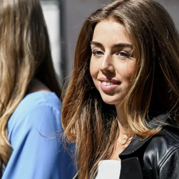 Gewaagde ‘bikinifoto’s’ van feestende prinses Alexia zorgen voor ophef