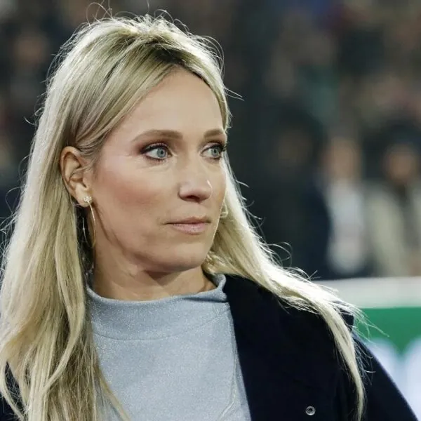 Hélène Hendriks geeft plotseling teken van leven: ‘Zo lig ik erbij’