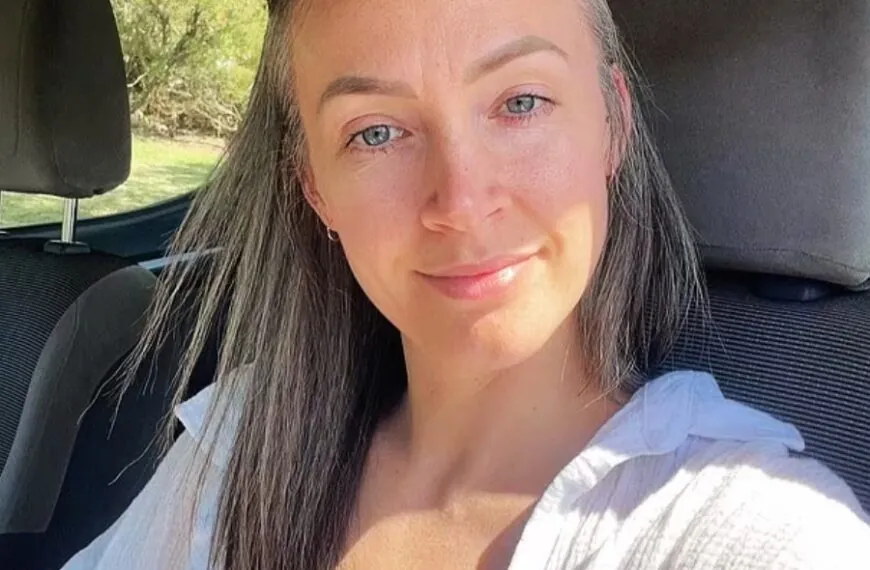 Internet valt achterover als ze ontdekken wat de echte leeftijd van deze vrouw is