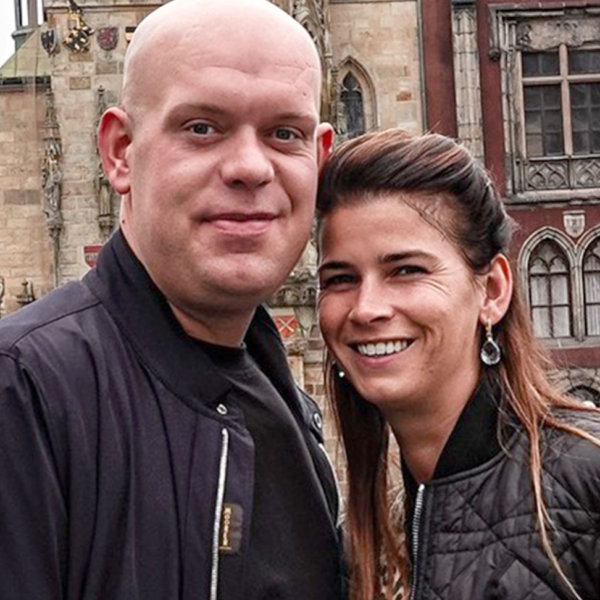 Bizarre gebeurtenissen in dartswereld blootgelegd: beerput rond scheiding Michael van Gerwen