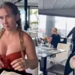 Ondertussen op een terrasje ergens in een restaurant