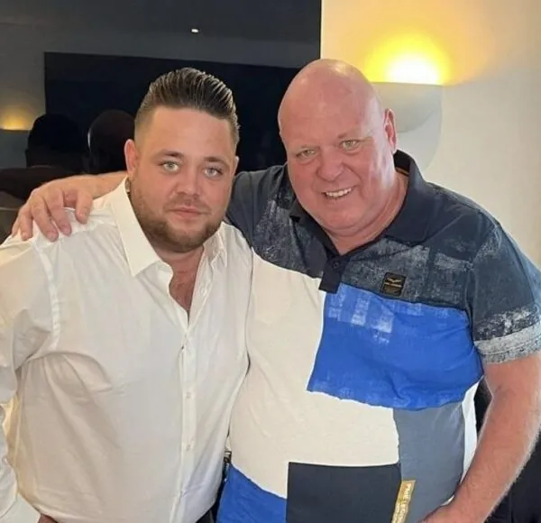 Peter Gillis betrapt Mark Gillis met schoonmaakster in huurcaravan!