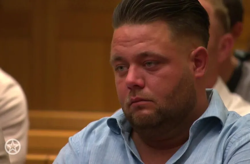 Graatmagere Mark Gillis laat zien hoe dun hij nu is: ”Had niemand verwacht”