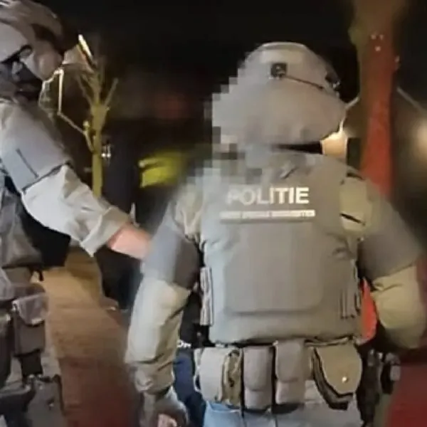 Arrestatieteam stormt azc binnen voor man (22): Mogelijk verband met omgebrachte Lisa