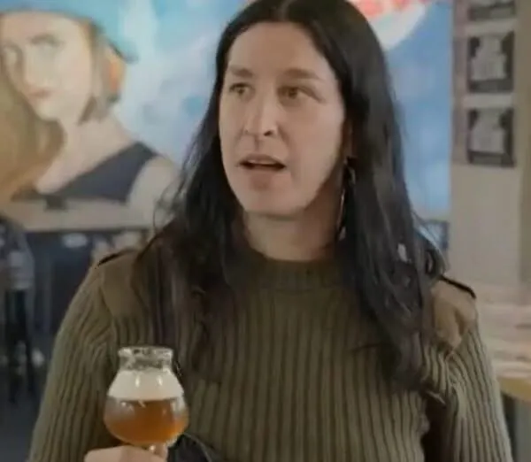 Raven van Dorst is zwanger! Presentator poseert met babybuik en volgers gaan los!