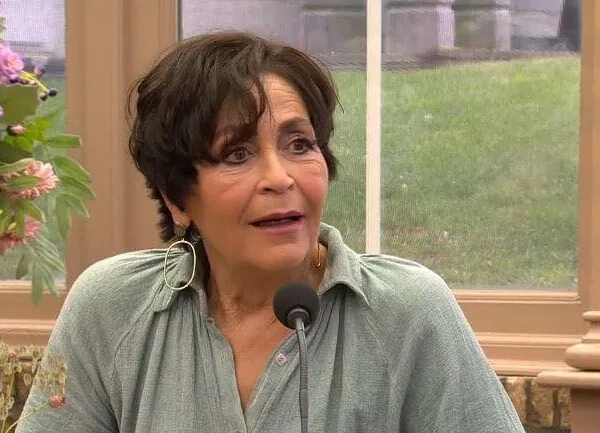 Medium Liesbeth komt met verontrustend nieuws over toekomst: ‘Het gebeurt dit jaar’